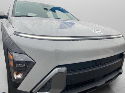 New 2026 Hyundai Kona SE FWD image 3