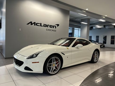 Used 2017 Ferrari California T image 3