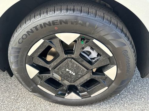 New 2026 Kia Carnival EX image 19