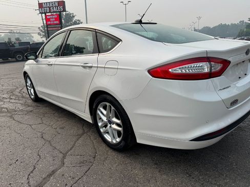 Used 2015 Ford Fusion SE FWD image 10