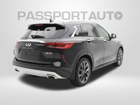 Used 2019 INFINITI QX50 Essential w/ Sensory Package AWD/4WD image 5