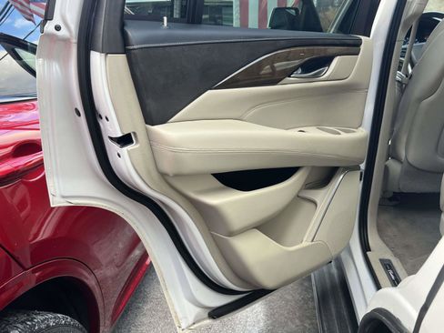 Used 2020 Cadillac Escalade Luxury image 15