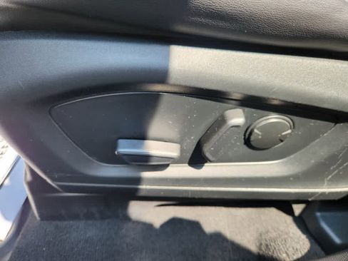 Used 2022 Ford Explorer XLT image 26