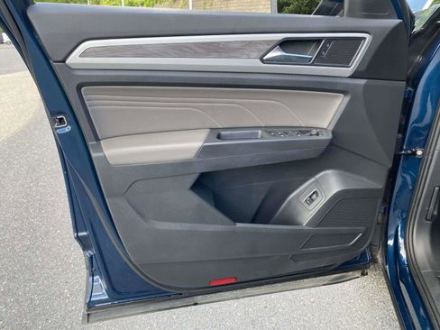 Certified 2023 Volkswagen Atlas Cross Sport SE w/ Panoramic Sunroof Package AWD/4WD image 24