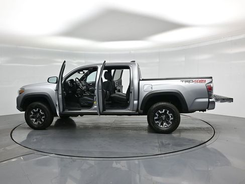 Used 2020 Toyota Tacoma TRD Off-Road image 30