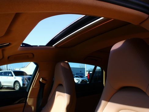 Used 2021 Porsche Panamera 4S image 3