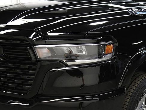 New 2026 RAM 1500 4x4 Crew Cab image 38