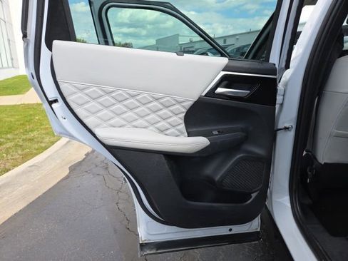 Used 2023 Mitsubishi Outlander SEL AWD/4WD image 12
