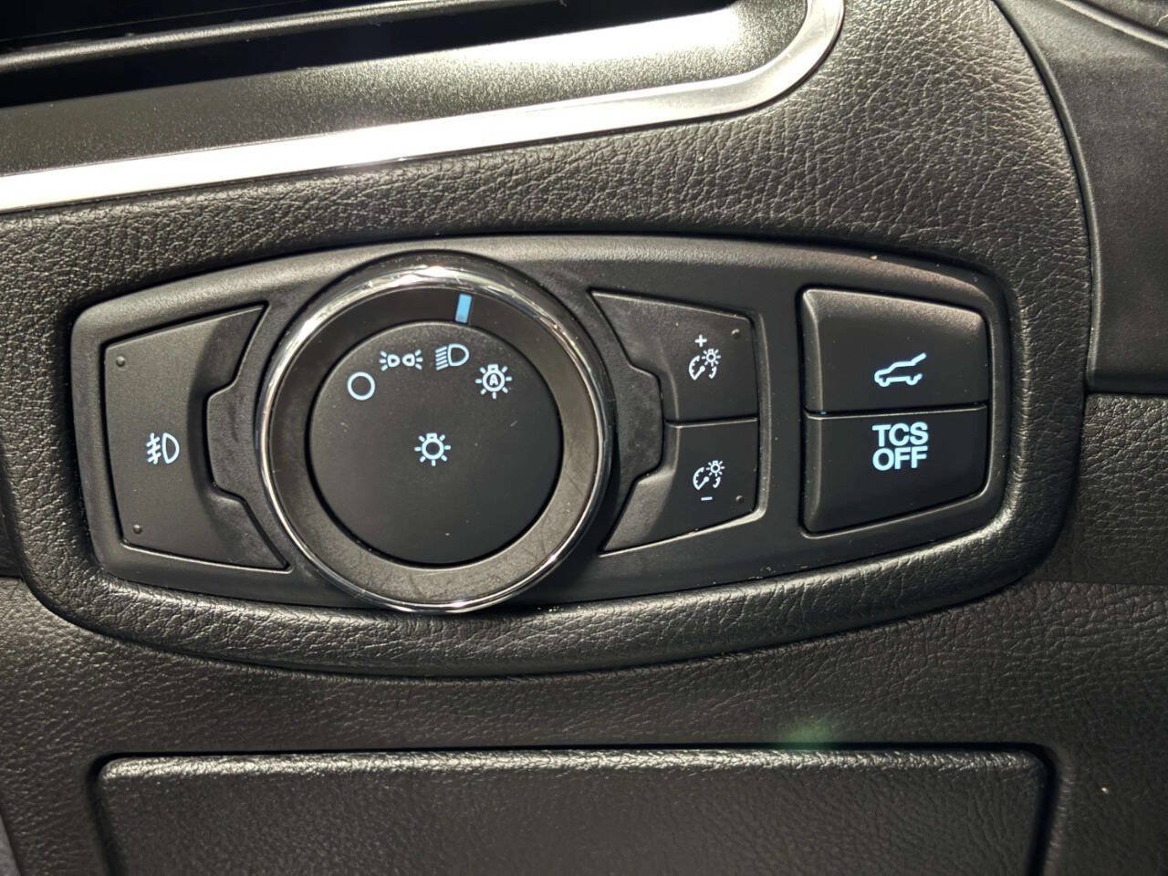 Used 2022 Ford Edge Titanium w/ Equipment Group 301A AWD/4WD image 35
