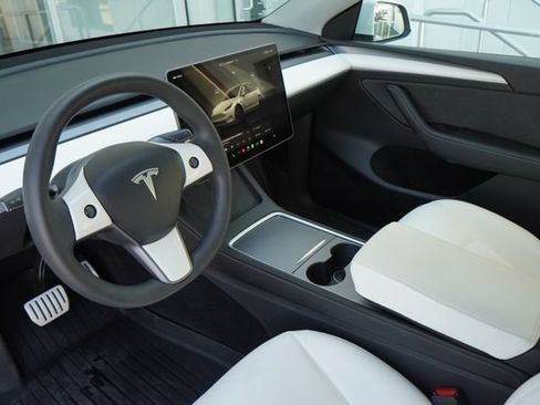 Used 2023 Tesla Model Y Performance AWD/4WD image 2