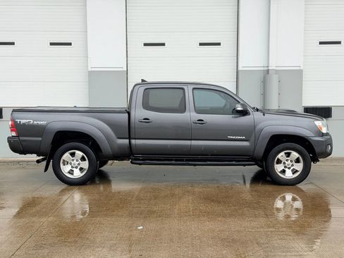 Used 2015 Toyota Tacoma 4x4 Double Cab w/ TRD Sport Package image 5