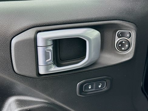 Used 2023 Jeep Wrangler Unlimited w/ Sun & Screen Package AWD/4WD image 15