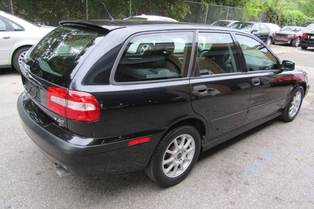 Used 2002 Volvo V40 FWD image 14