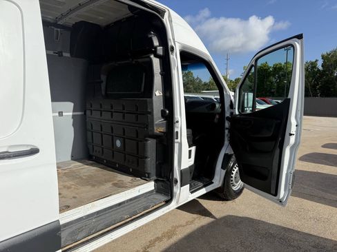 Used 2021 Mercedes-Benz Sprinter 2500 image 31