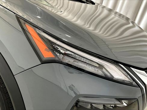 Used 2023 Nissan Rogue SL w/ SL Premium Package image 12