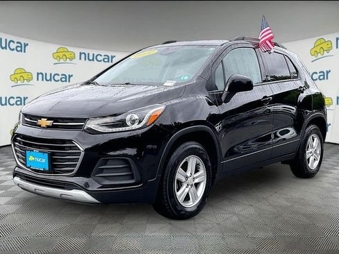 Used 2022 Chevrolet Trax LT w/ LT Convenience Package AWD/4WD image 3