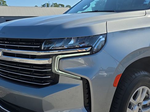 Used 2023 Chevrolet Suburban LT image 6