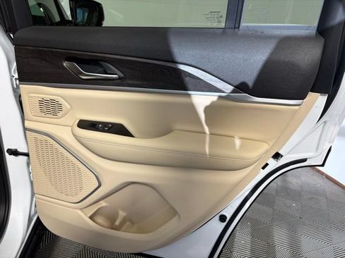 New 2026 Jeep Grand Cherokee Limited AWD/4WD image 18
