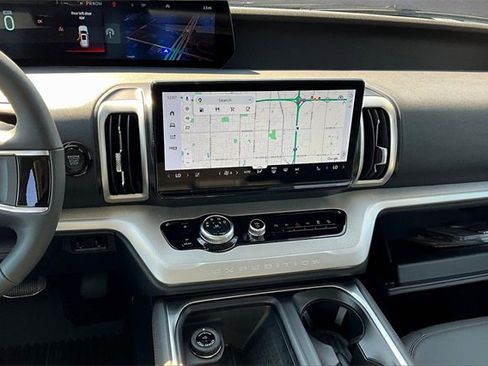 New 2025 Ford Expedition Active image 7