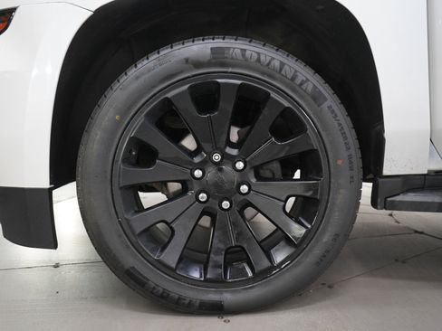 Used 2016 Chevrolet Tahoe LT w/ Luxury Package AWD/4WD image 35