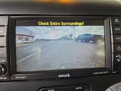 Used 2016 Jeep Wrangler Unlimited Rubicon w/ Connectivity Group AWD/4WD image 16