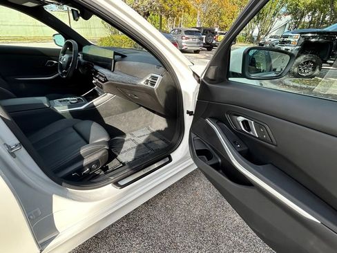 Used 2025 BMW 330i Sedan image 30