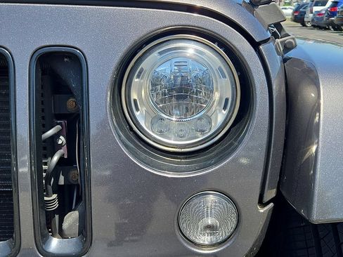 Used 2017 Jeep Wrangler Unlimited Sahara AWD/4WD image 14