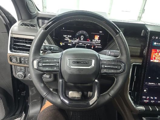 Used 2025 GMC Yukon Denali Ultimate AWD/4WD image 9