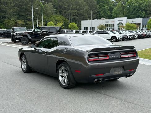 Used 2019 Dodge Challenger SXT w/ Driver Convenience Group RWD image 3