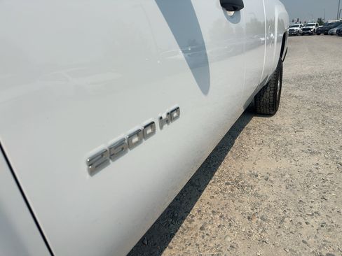 Used 2011 Chevrolet Silverado 2500 W/T AWD/4WD image 10