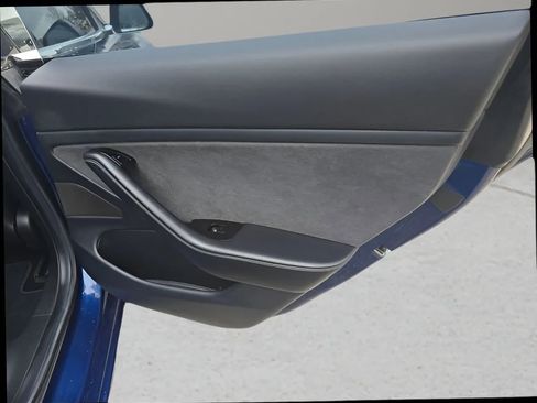 Used 2018 Tesla Model 3 Long Range image 23