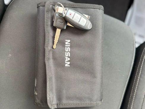 Used 2018 Nissan Titan SV image 31