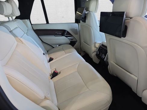 Used 2025 Land Rover Range Rover SE AWD/4WD image 10