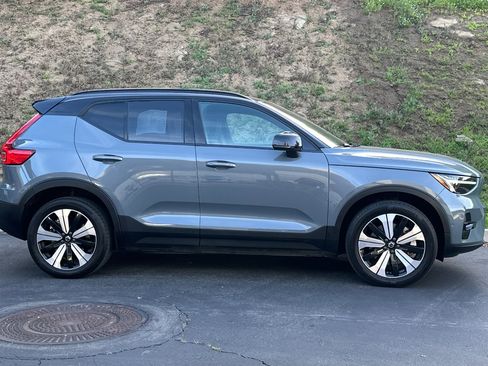 Certified 2023 Volvo XC40 Recharge Plus image 3