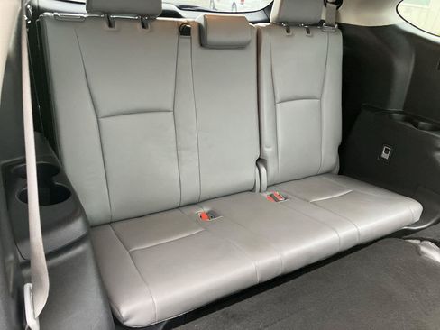 Certified 2020 Toyota Highlander XLE FWD image 31