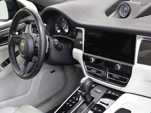 Used 2022 Porsche Macan S image 23