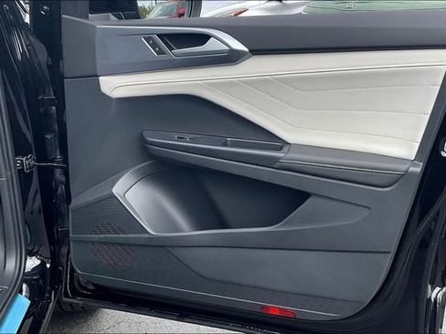 New 2025 Volkswagen Taos SEL image 26