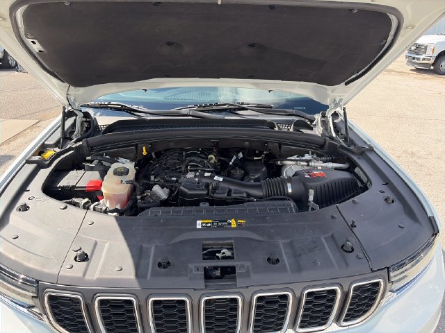 Used 2022 Jeep Grand Cherokee L Laredo w/ Luxury Tech Group I AWD/4WD image 23