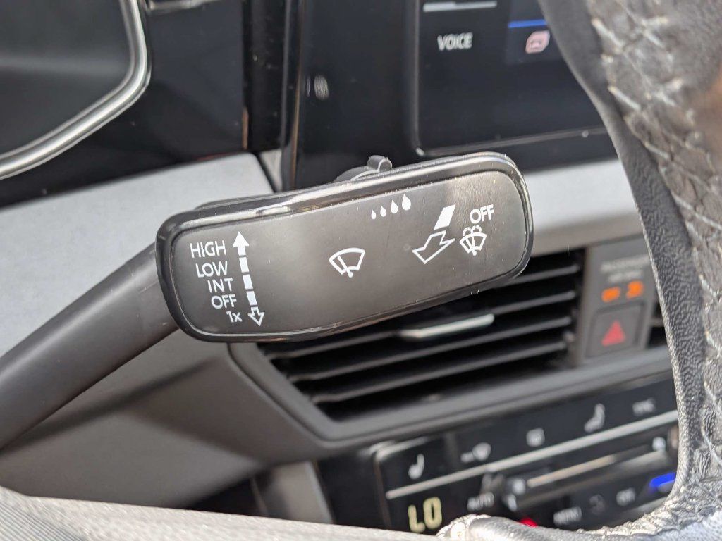 Used 2025 Volkswagen Jetta SE FWD image 25