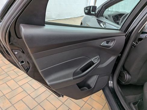 Used 2018 Ford Focus SE FWD image 17