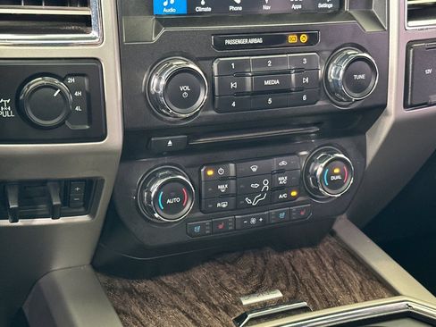 Used 2017 Ford F250 Lariat w/ Lariat Ultimate Package AWD/4WD image 19