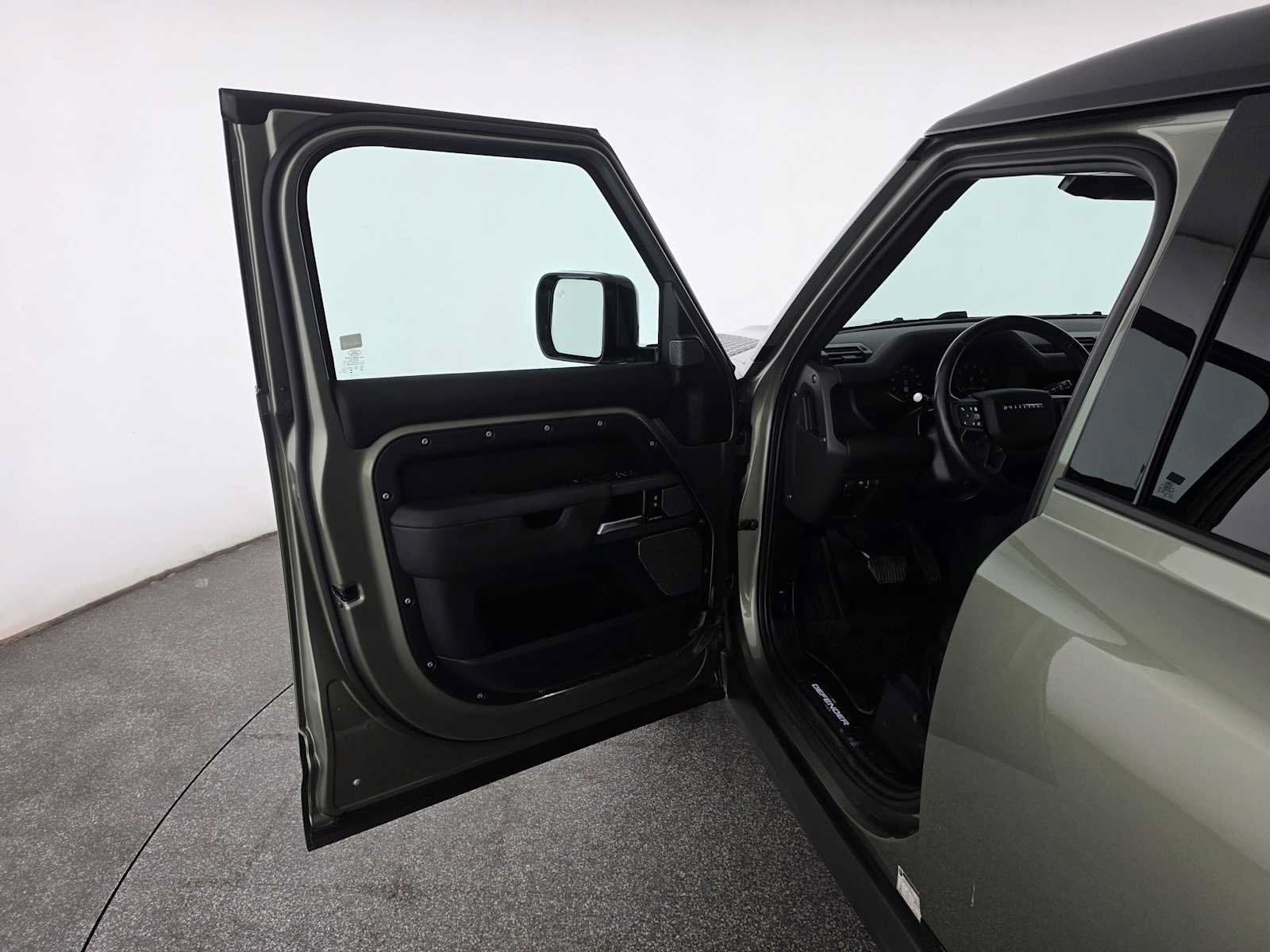 Used 2024 Land Rover Defender 110 X-Dynamic SE AWD/4WD image 19