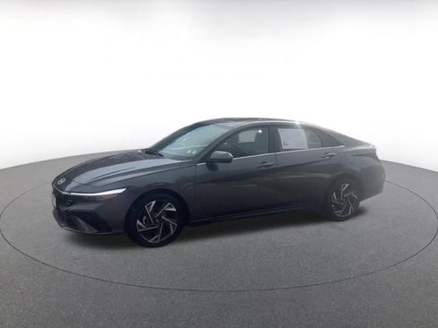 Used 2025 Hyundai Elantra SEL image 8