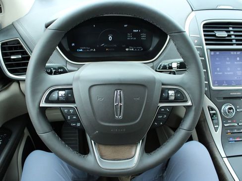 Used 2020 Lincoln Nautilus Reserve FWD image 34