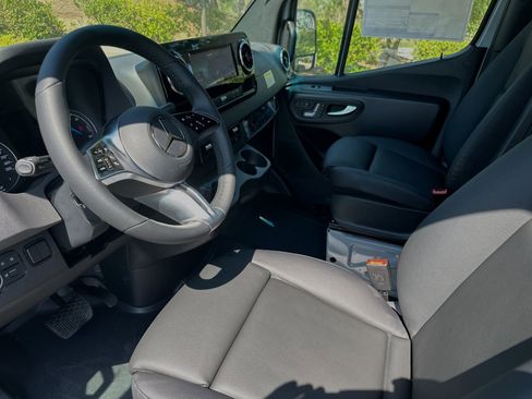 New 2024 Mercedes-Benz eSprinter 170 Cargo image 10