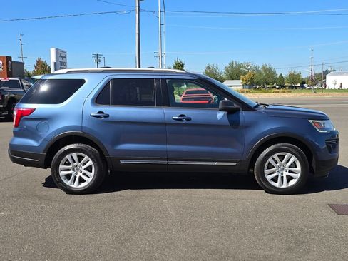 Used 2018 Ford Explorer XLT AWD/4WD image 5