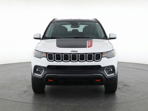 Used 2025 Jeep Compass Trailhawk image 2