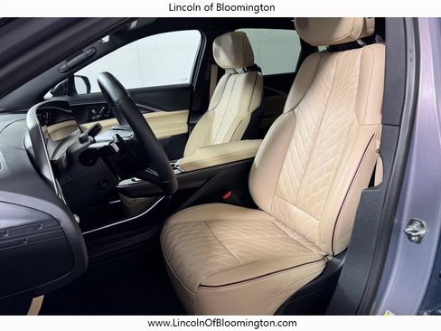 Used 2025 Cadillac Lyriq Luxury w/ Nappa Leather Package AWD/4WD image 15