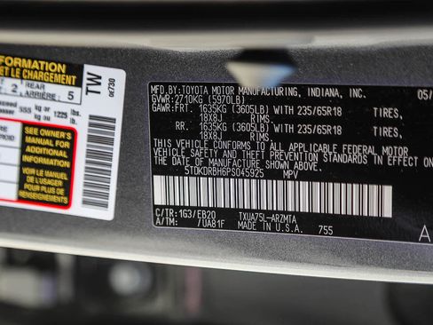 Used 2023 Toyota Highlander XLE image 28