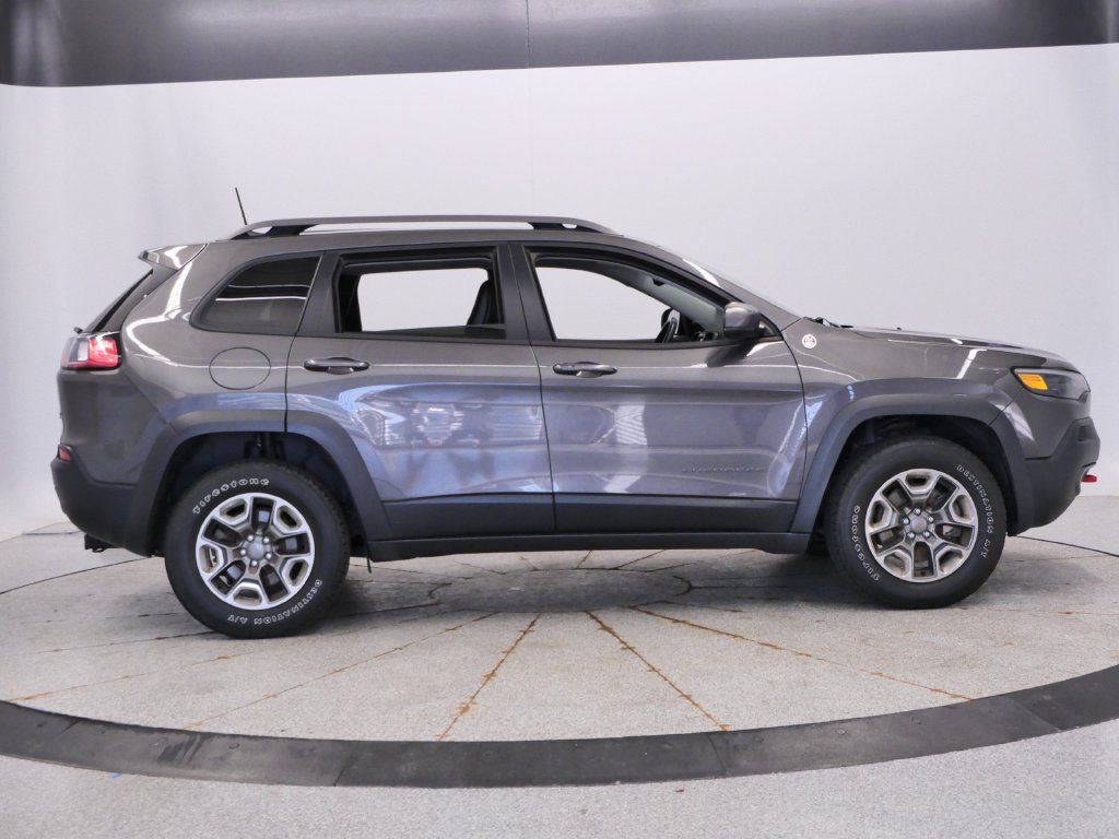 Used 2019 Jeep Cherokee Trailhawk w/ Cold Weather Group AWD/4WD image 6